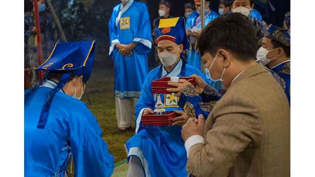 Cérémonie d’offrande au tertre Xa Tac à Huê ảnh 5