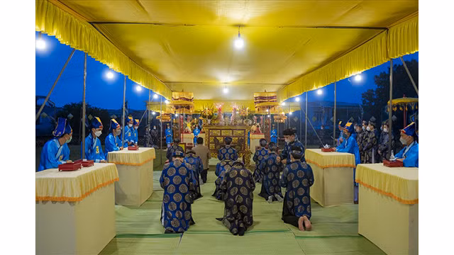 Cérémonie d’offrande au tertre Xa Tac à Huê ảnh 1