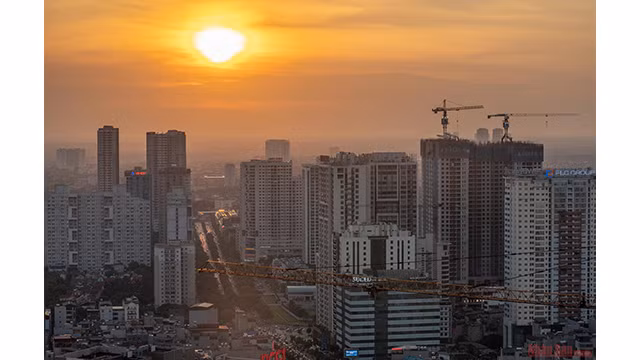 Hanoi fait face à une chaleur féroce en juin ảnh 1