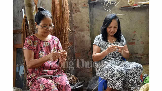 Phu Vinh : un siècle de préservation de la quintessence du village de vannerie ảnh 6