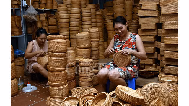 Phu Vinh : un siècle de préservation de la quintessence du village de vannerie ảnh 4