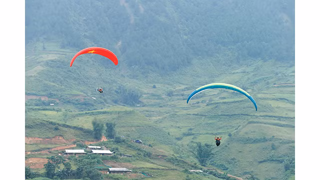 Expérience de parapente au-dessus des rizières dorées à Mù Cang Chai ảnh 2