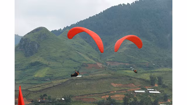 Expérience de parapente au-dessus des rizières dorées à Mù Cang Chai ảnh 7