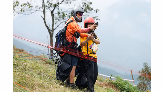 Expérience de parapente au-dessus des rizières dorées à Mù Cang Chai ảnh 8