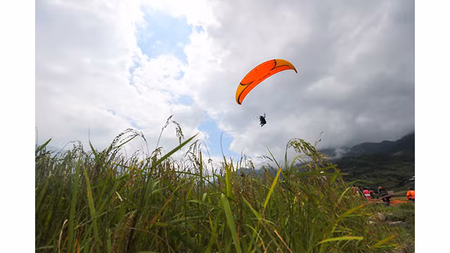 Expérience de parapente au-dessus des rizières dorées à Mù Cang Chai ảnh 14