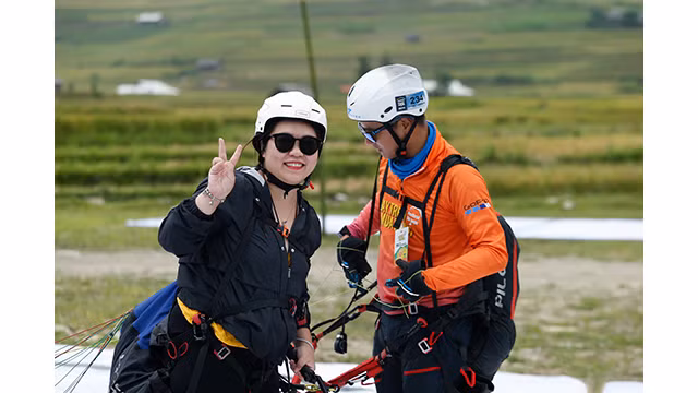 Expérience de parapente au-dessus des rizières dorées à Mù Cang Chai ảnh 11