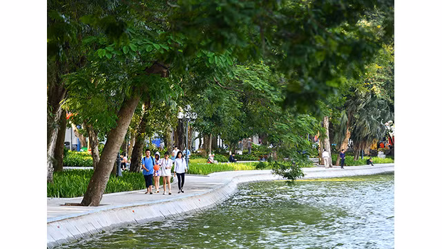 Le lac Hoàn Kiêm change de physionomie ảnh 6