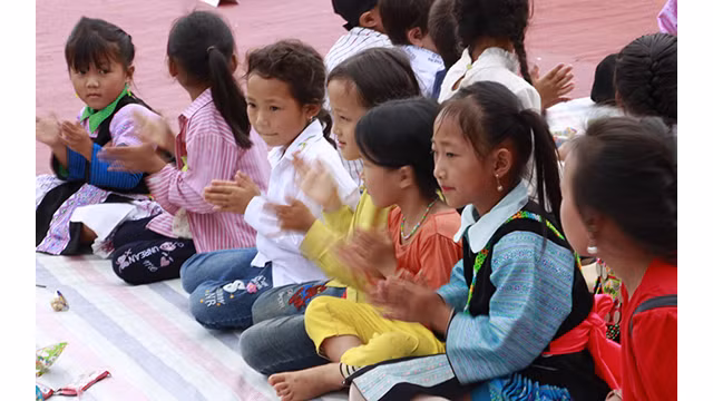 La Fête de la mi-automne précoce dans la zone frontalière Lao Khô ảnh 11