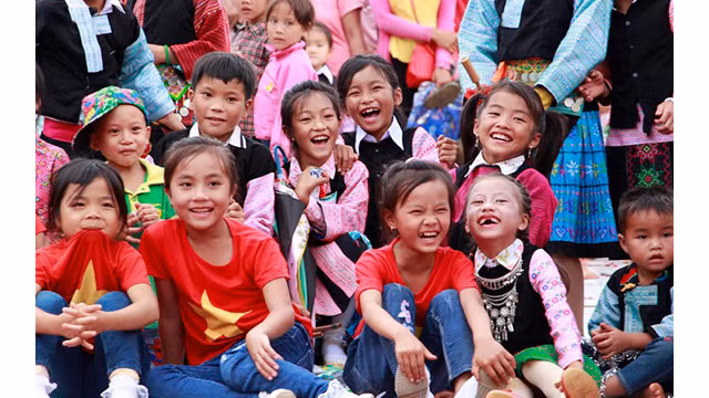 La Fête de la mi-automne précoce dans la zone frontalière Lao Khô ảnh 16