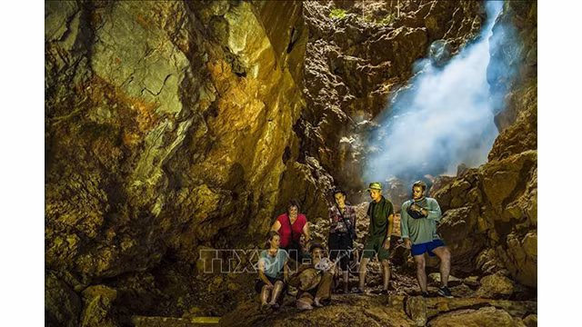 Découverte de la beauté merveilleuse de la grotte de Thiên Huong à Ninh Binh ảnh 4