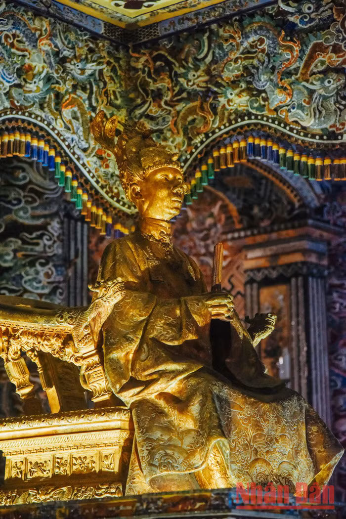 Tombeau de Khai Dinh : une architecture typique de la dynastie des Nguyen ảnh 9