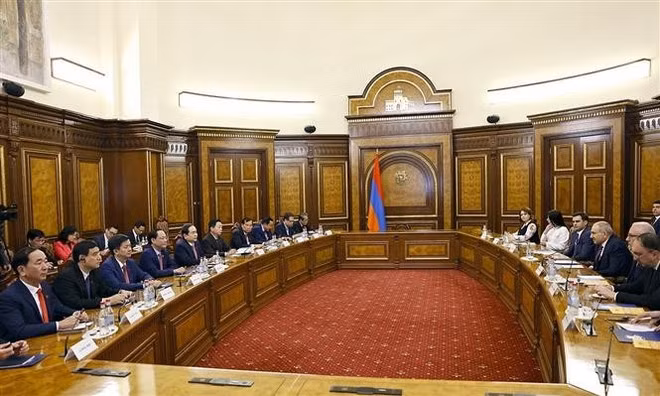 Le président de l'Assemblée nationale du Vietnam Trân Thanh Mân rencontre le Premier ministre arménien, Nikol Pashinyan. Photo : VNA. Le président de l'Assemblée nationale du Vietnam Trân Thanh Mân rencontre le Premier ministre arménien, Nikol Pashinyan. Photo : VNA.