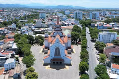 Avec l’église de Phu Cam, l’église Notre-Dame du Perpétuel Secours figure parmi les deux plus grandes églises catholiques de Hue. Photo : Vietnamnet.