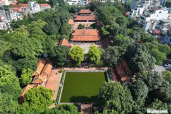 Fort de près d’un millénaire d’histoire, le Temple de la Littérature constitue un véritable musée vivant de l’architecture traditionnelle vietnamienne. Photo : hanoimoi.