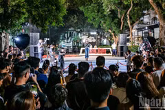 Une prestation lors de la deuxième édition de « Tán Đa Show », le 17 octobre. Photo : NDEL.
