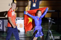 La combattante Lo Thi Phung a tout donné lors de l’épreuve d’arts martiaux mixtes à l’ASIAD 20. Photo : QDND.