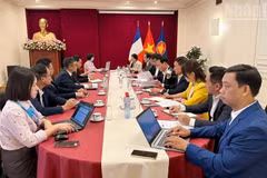 La délégation du Bureau du Comité central du PCV lors de sa séance de travail avec l’ambassade du Vietnam en France. Photo : NDEL.