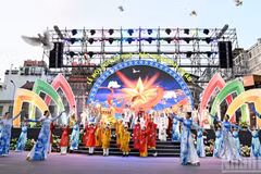 Programme artistique d’ouverture du Festival « Couleurs des cinq continents ». Photo : The Dai.