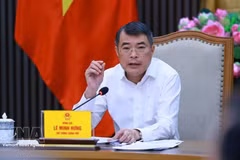 Le Premier ministre Lê Minh Hung s'exprime lors de la réunion. Photo : VNA.