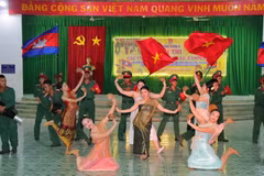 Vũ điệu thắm tình hữu nghị Việt Nam-Lào-Campuchia