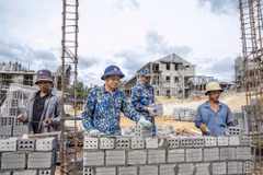 Construire une école inter-niveaux au cœur de la cordillère de Truong Son : sous le soleil brûlant des sommets
