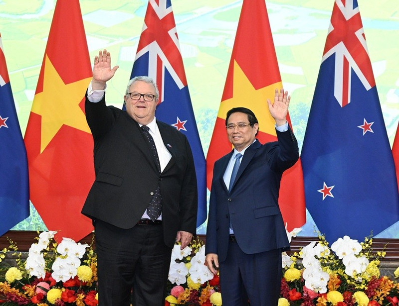 Le Premier ministre Pham Minh Chinh (droite) et le président de la Chambre des représentants de Nouvelle-Zélande, Gerry Brownlee. Photo : NDEL.