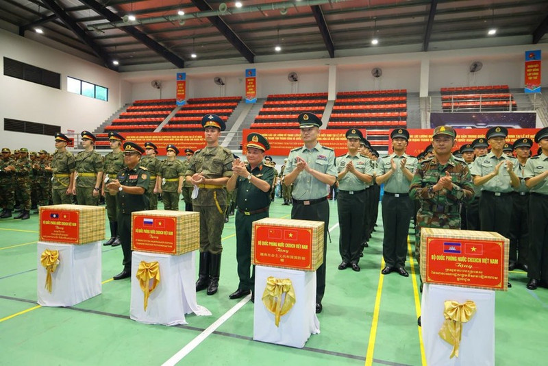 Le général de corps d’armée Hoang Xuan Chien, vice-ministre de la Défense, et près de 400 militaires venus de Chine, de Russie, du Laos et du Cambodge, participant au défilé militaire marquant le 80e anniversaire de la Révolution d’Août et de la Fête nationale du 2 septembre.