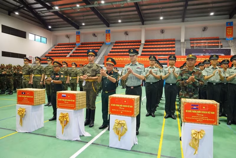 Le général de corps d’armée Hoang Xuan Chien, vice-ministre de la Défense, et près de 400 militaires venus de Chine, de Russie, du Laos et du Cambodge, participant au défilé militaire marquant le 80e anniversaire de la Révolution d’Août et de la Fête nationale du 2 septembre.
