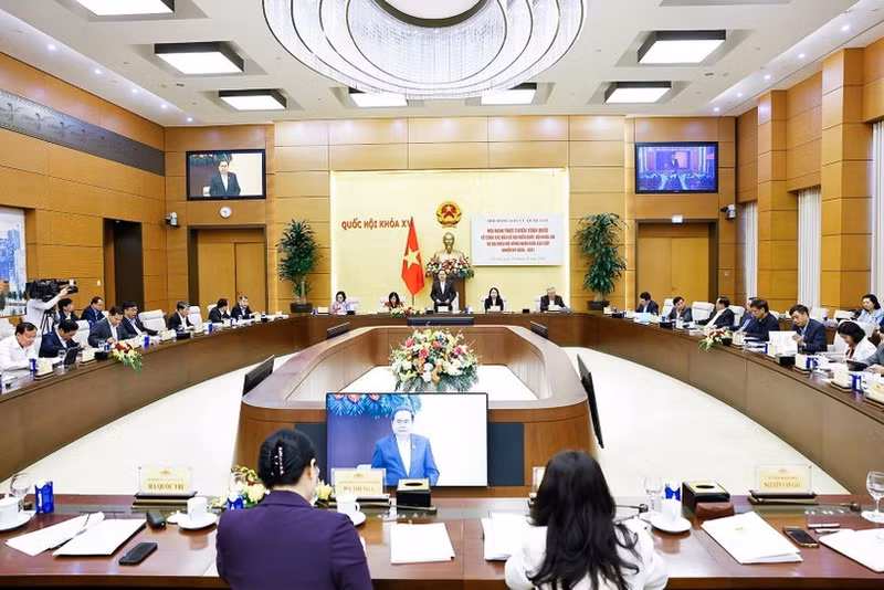 Le président de l'Assemblée nationale, Trân Thanh Mân, président du Conseil électoral national, s'exprime lors de la conférence. Photo : VNA.