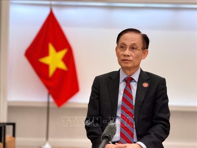 Le Hoai Trung, membre du Bureau politique et ministre des Affaires étrangères, envoyé spécial du secrétaire général du Parti communiste du Vietnam, Tô Lâm, lors de la rencontre, à Moscou, le 25 février. Photo : VNA.