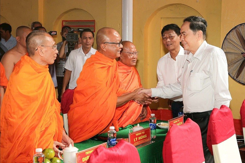 Le président de l'Assemblée nationale, Tran Thanh Man et les participants à la Fête de la grande union nationale à Can Tho. Photo : Quochoi.