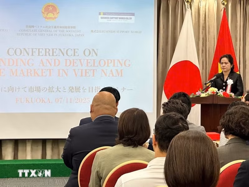 La Consule générale du Vietnam à Fukuoka, Vu Chi Mai s'exprime au séminaire. Photo : VNA.