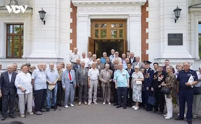 D'anciens experts militaires russes participent à la 53e rencontre. Photo : VOV.
