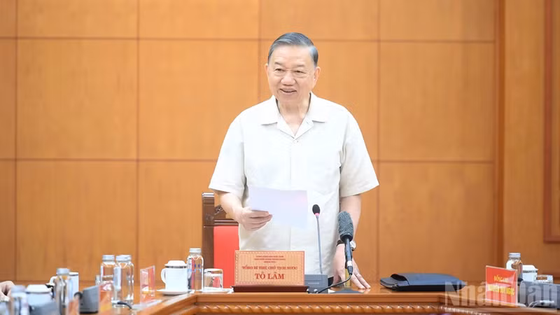 Le secrétaire général du Parti communiste du Vietnam et président de la République, To Lam s'exprime à la séance de travail. Photo : Nhân Dân.