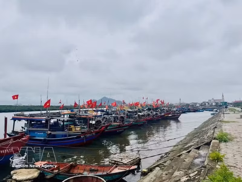 Les organisations communautaires de gestion de la pêche côtière servent de point d'appui aux pêcheurs pour leurs activités en mer et contribuent à la préservation de la souveraineté sur les espaces maritimes et insulaires du pays. Photo: VNA.