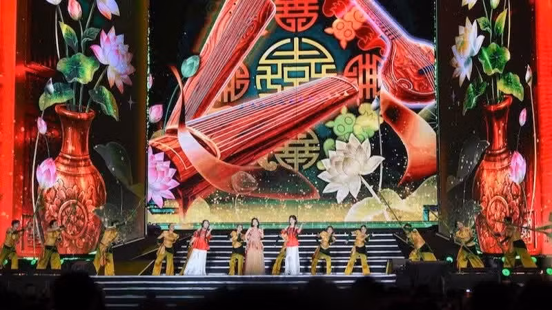 Le programme « Concert de la Lumière - Bienvenue à l'Année 2026 », organisé par le journal Nhân Dân et le Comité populaire de Hanoï, est un produit culturel créatif et de grande qualité.