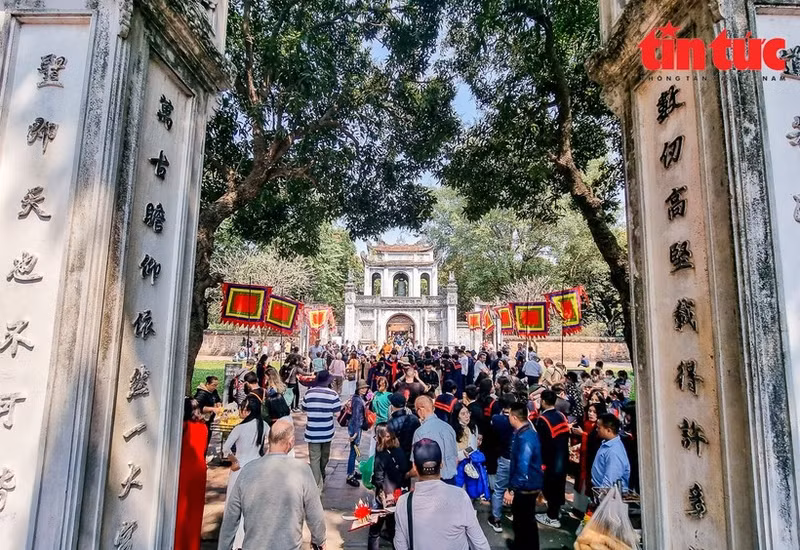 A Hanoï, stationnement et transports publics gratuits lors du Têt. Photo : Tintuc/VNA.