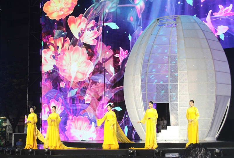 Ouverture du 12e Festival de l’ao dai de Ho Chi Minh-Ville Photo : VNA.