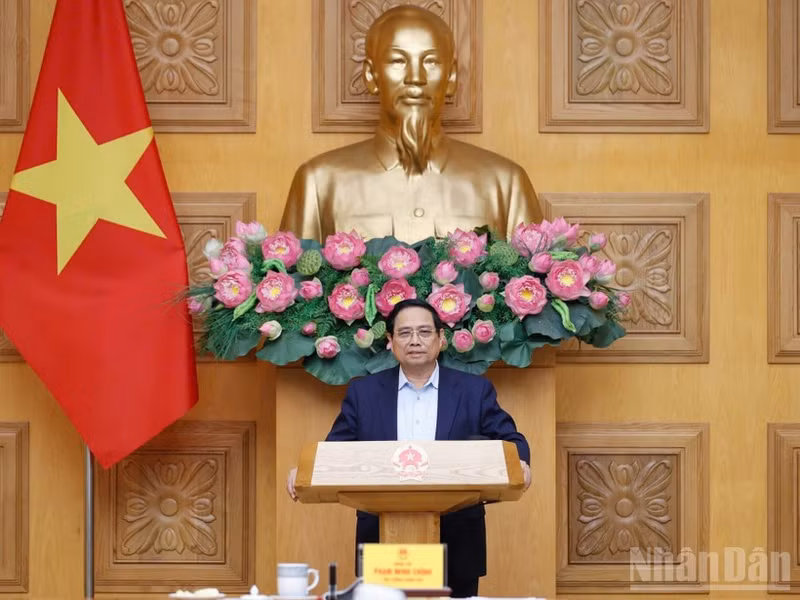 Le Premier ministre Pham Minh Chinh s'exprime lors de la réunion. Photo : NDEL. 