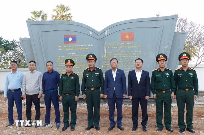 Au mémorial de l'alliance de combat lao-vietnamienne. Photo : VNA.