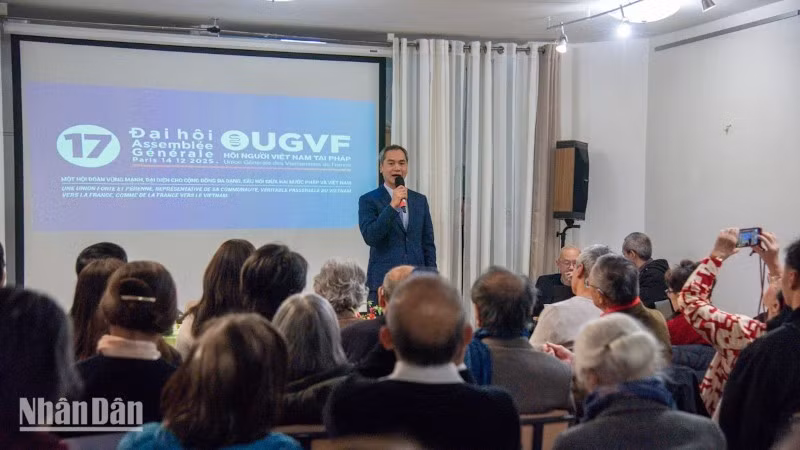 Vuong Huu Nhan réélu président de l’Association des Vietnamiens de France pour le mandat 2025–2028.