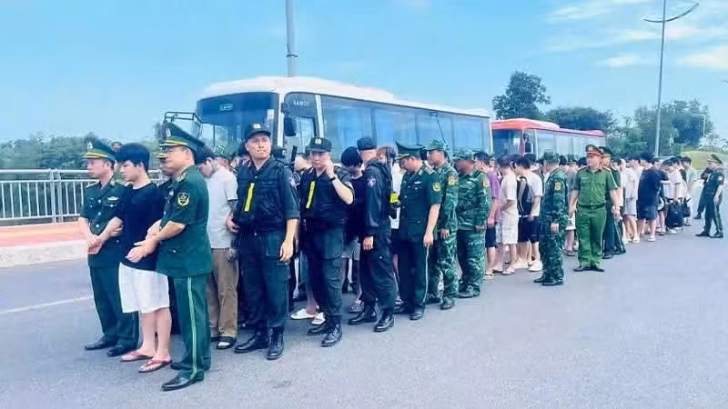 Remise aux autorités chinoises de ressortissants chinois ayant enfreint la législation vietnamienne. 
