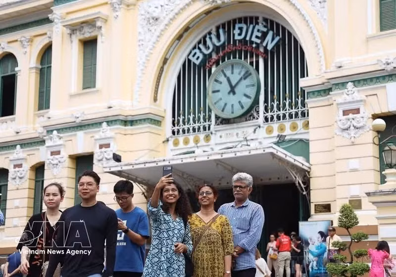 potal-ha-noi-va-tp-ho-chi-minh-vao-top-100-thanh-pho-hap-dan-nhat-the-gioi-de-kham-pha-bang-di-bo-8734882.jpg