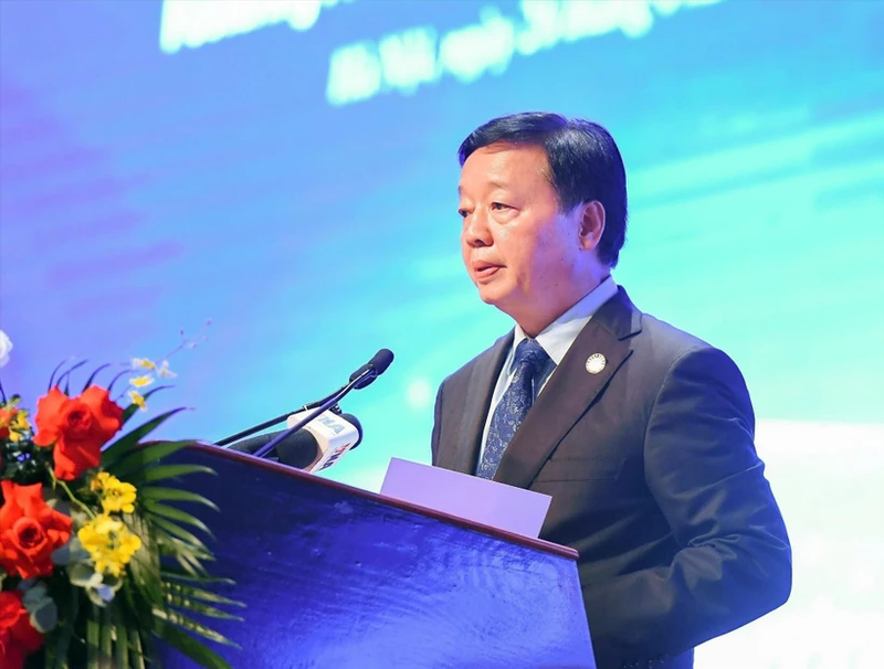 Le vice-Premier ministre Tran Hong Ha prend la parole lors du colloque. Photo : VNA.