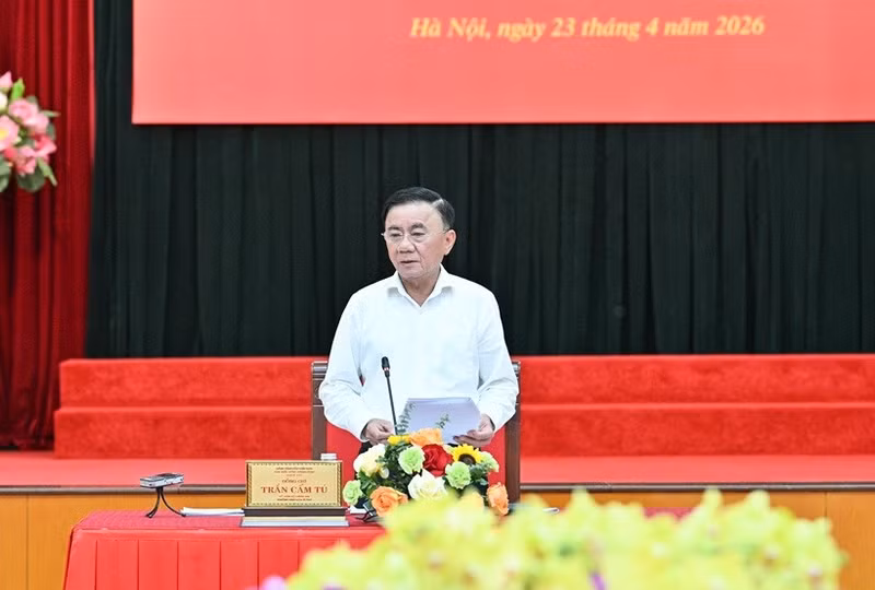 Tran Cam Tu, membre du Bureau politique et permanent du Secrétariat du Comité central du Parti prend la parole. Photo : dangcongsan.org.vn.