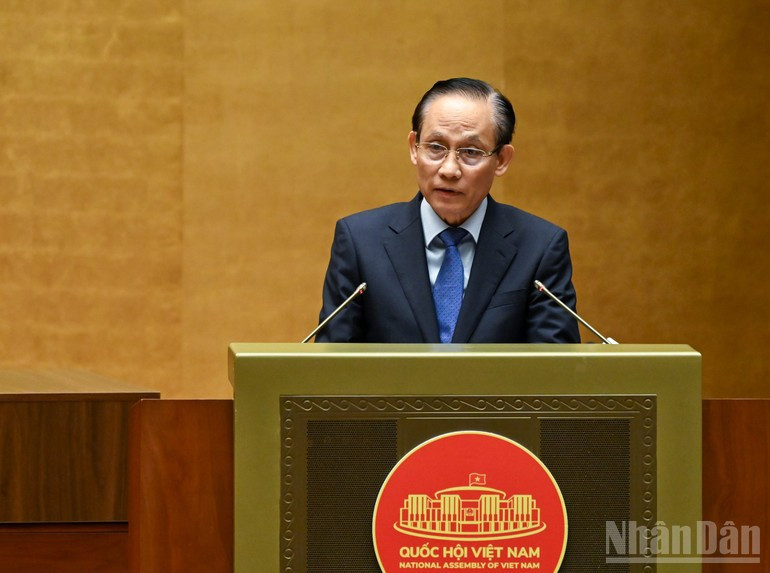 Le Hoai Trung, membre du Bureau politique et ministre des Affaires étrangères. Photo: Nhân Dân.