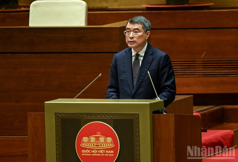 Le Minh Hung, membre du Bureau politique, secrétaire du Comité central et chef de la Commission d’organisation du Comité central du Parti, s'exprime à la conférence. Photo : Nhân Dân.