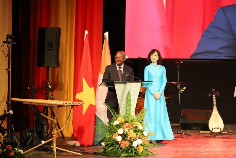 Évariste Koffi Yapi, secrétaire général du ministère des Affaires étrangères, de l'Intégration africaine et des Ivoiriens de l'extérieur et représentant officiel du gouvernement de la République de Côte d'Ivoire à la célébration. Photo : VNA.
