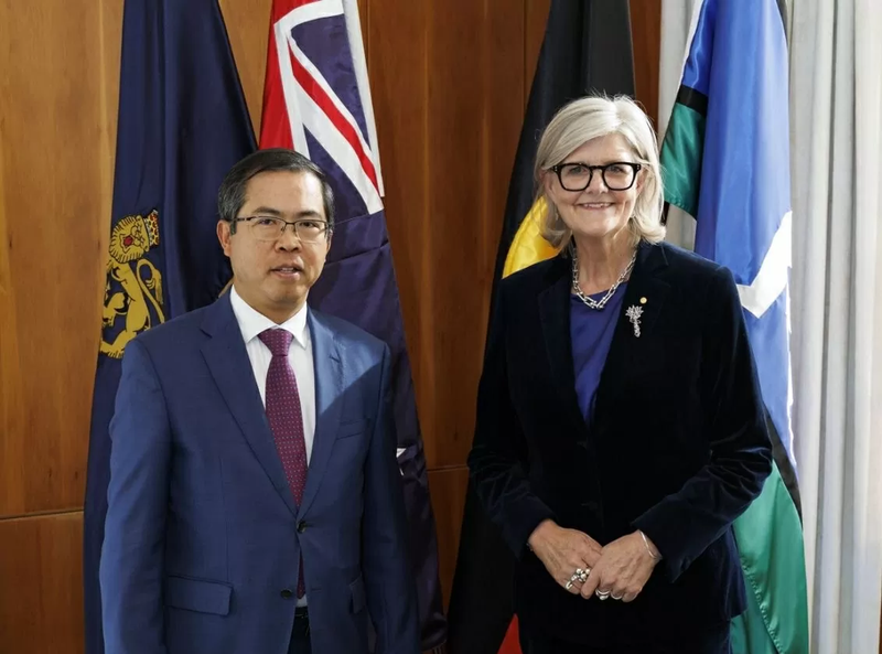 L'ambassadeur Pham Hung Tam rencontre la gouverneure générale d’Australie, Sam Mostyn, le 15 août. Photo : Ambassade du Vietnam en Australie.
