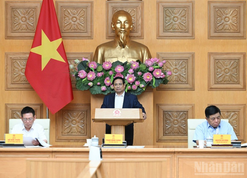 Le Premier ministre Pham Minh Chinh lors de la séance de travail avec le Conseil consultatif politique. Photo : NDEL.